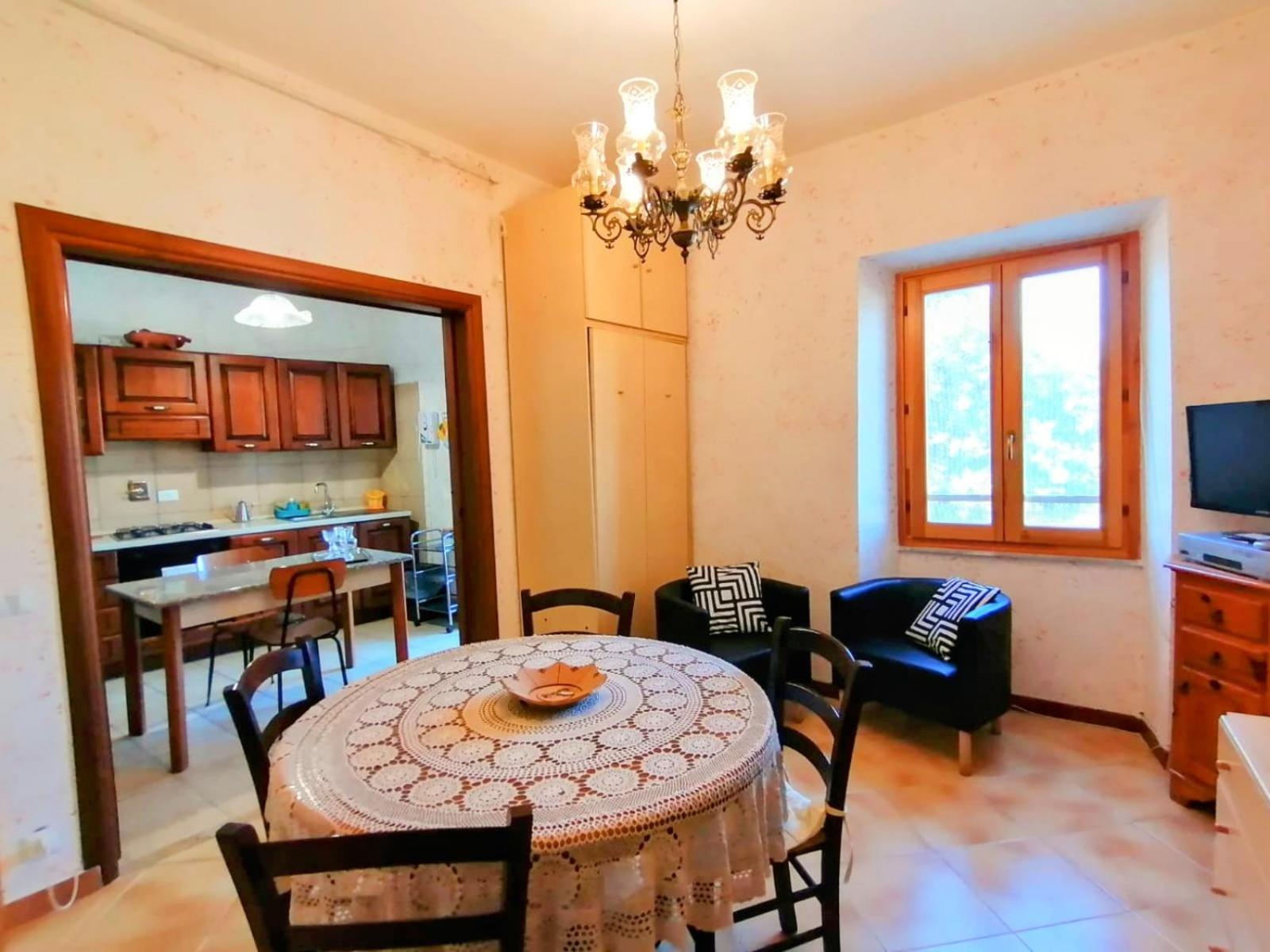 La Casa In Piazza Apartment Toffia Exterior photo