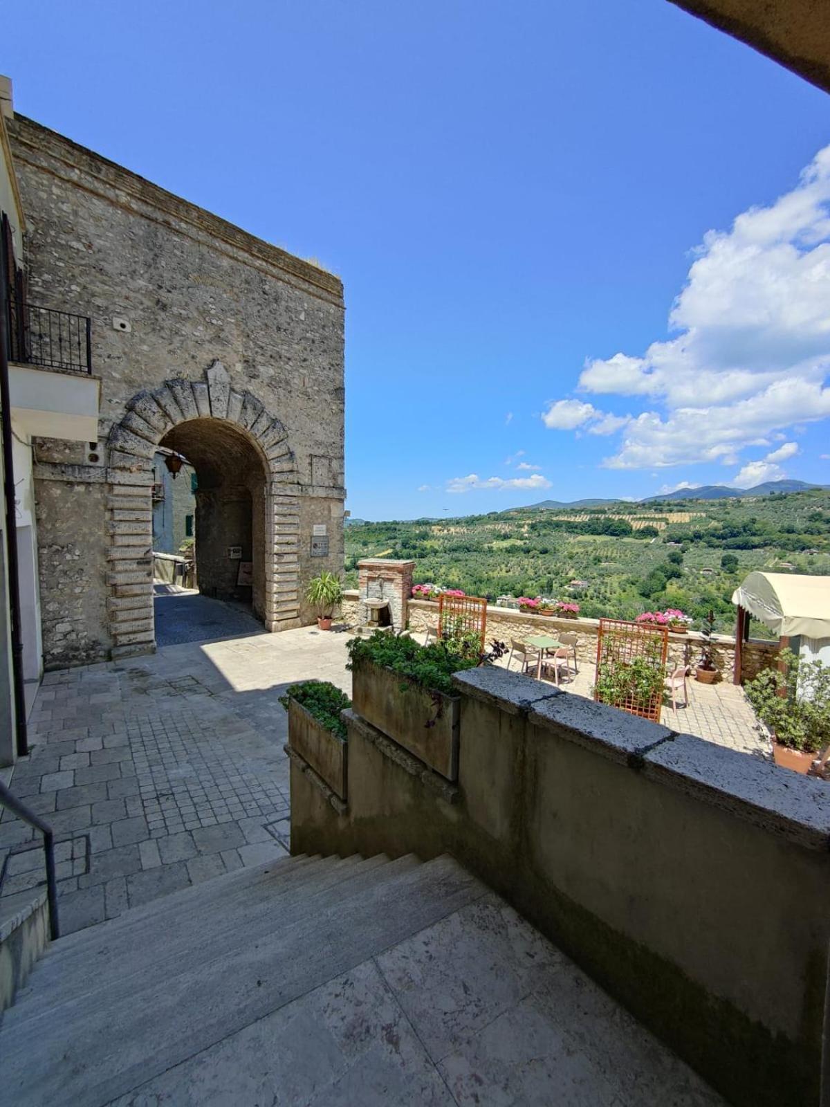 La Casa In Piazza Apartment Toffia Exterior photo