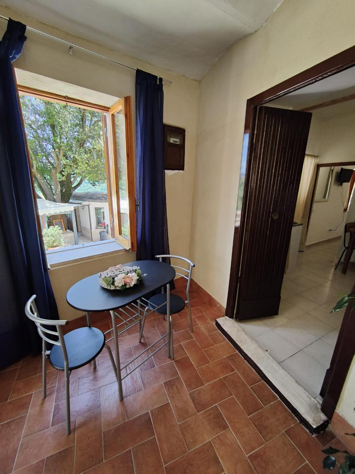 La Casa In Piazza Apartment Toffia Exterior photo