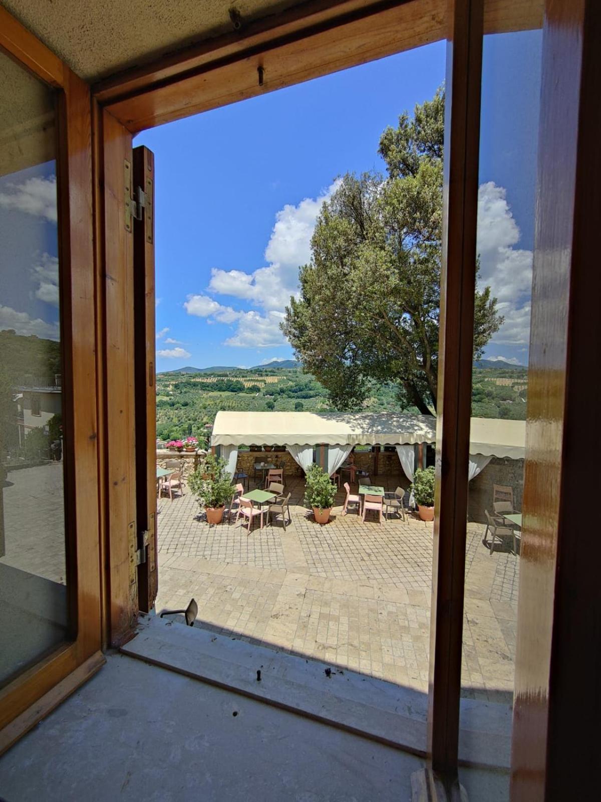 La Casa In Piazza Apartment Toffia Exterior photo